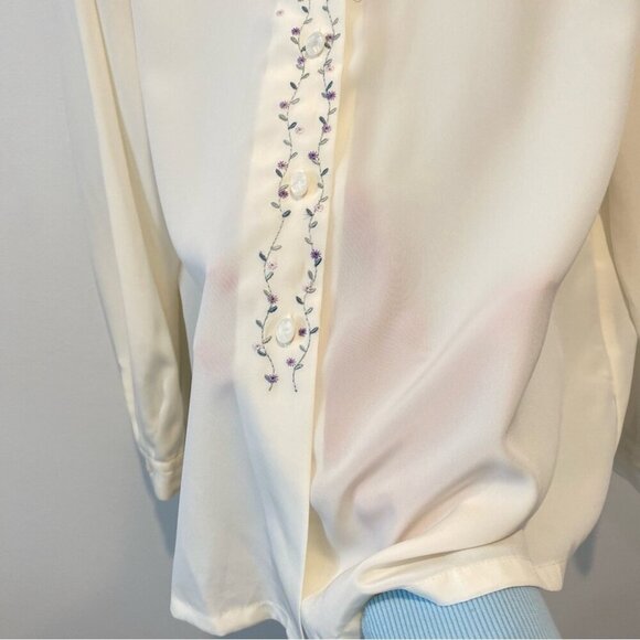 Vintage Koret Floral Embroidered Ladies Collared Button Down Shirt Coquette Girl - Picture 16 of 16